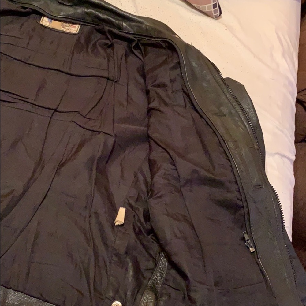 Leather jacket - Picture 3 of 6